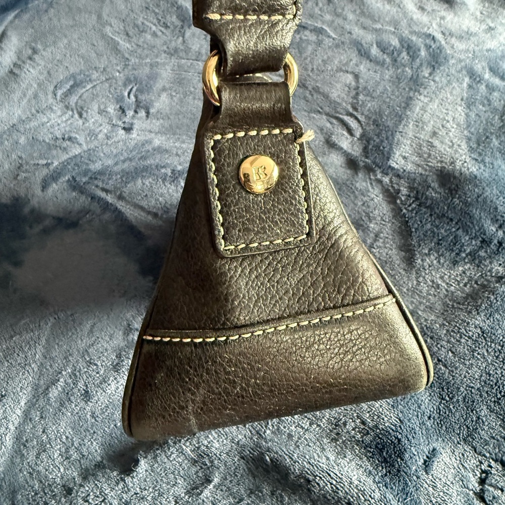 kate spade Vintage Black Leather Shoulder Bag with Gold Zipper - Picture 4 of 7